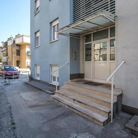 Lejlighed With A Parking Space - 13347